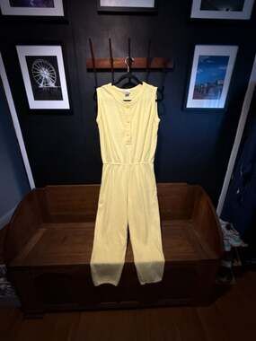 Wear-Abouts A Division of Sirena 70’s Vintage Yellow Sleeveless tonal stripe Kni
